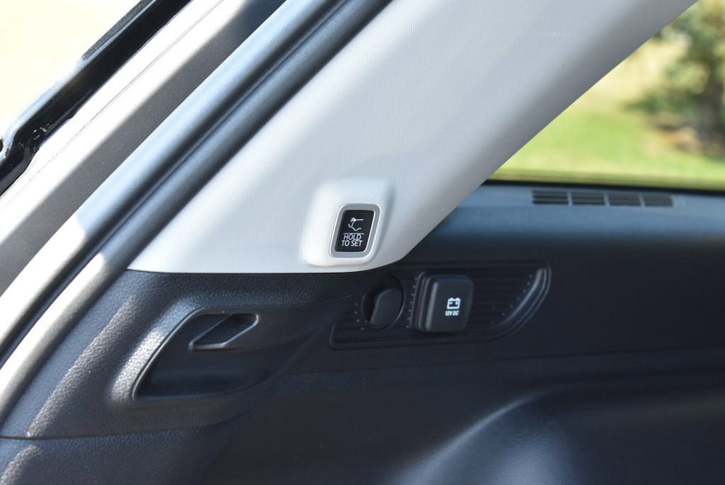 Used 2024 Jeep Grand Cherokee Limited image 34