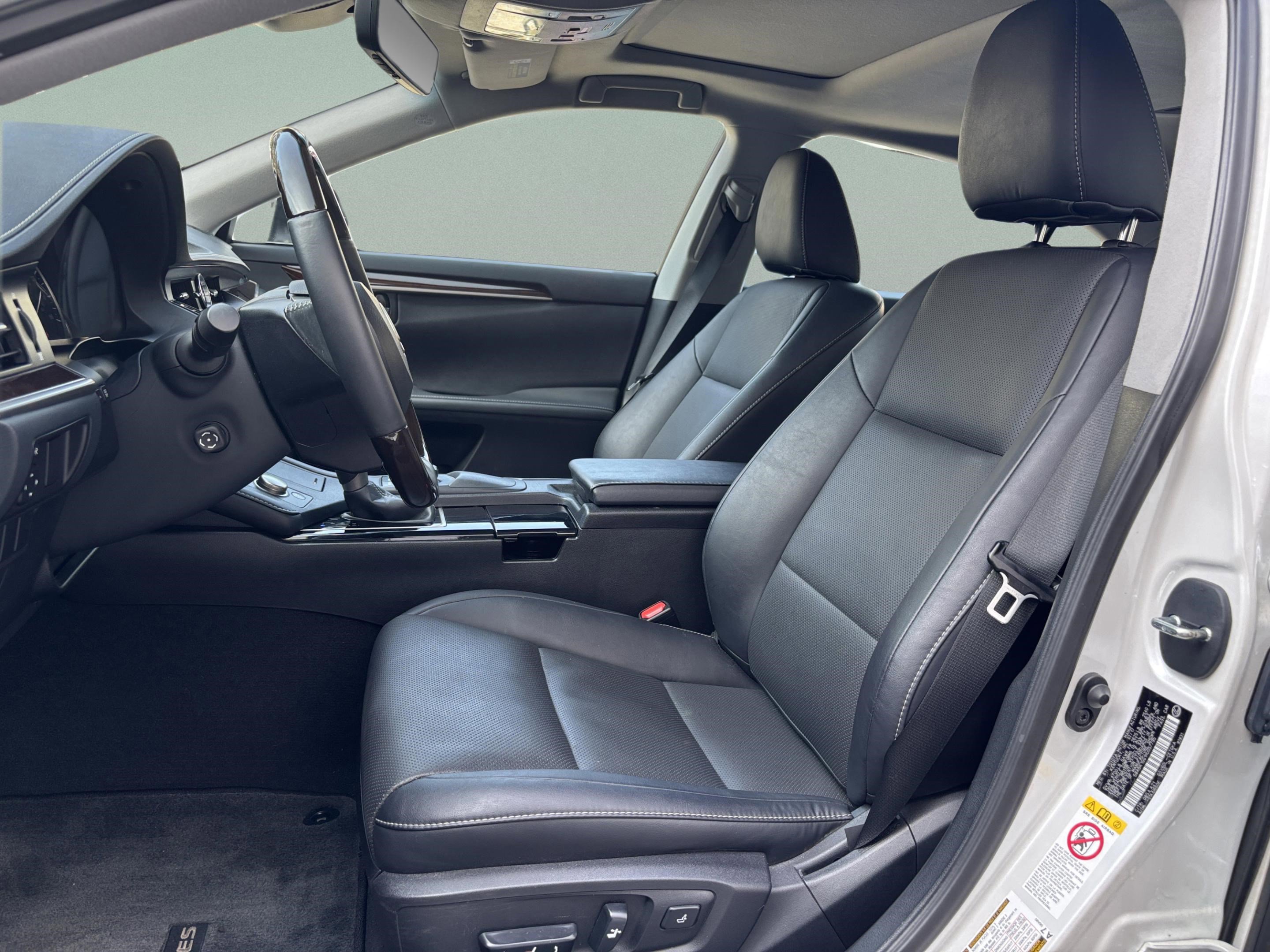 Used 2017 Lexus ES 350 w/ Premium Package image 22