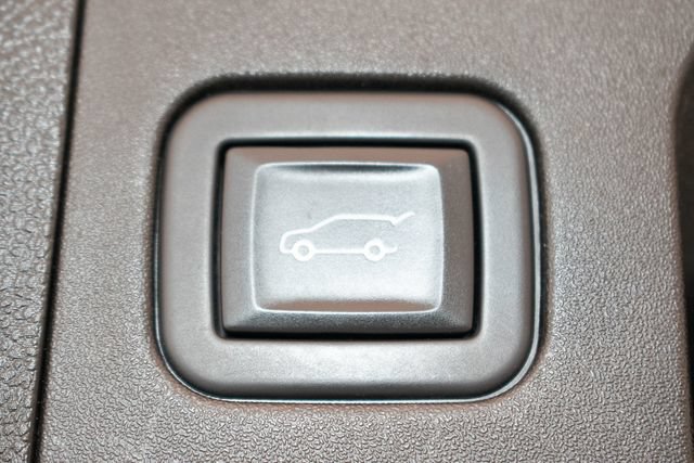 Used 2023 Cadillac XT4 Premium Luxury w/ Enhanced Visibility Package AWD/4WD image 15