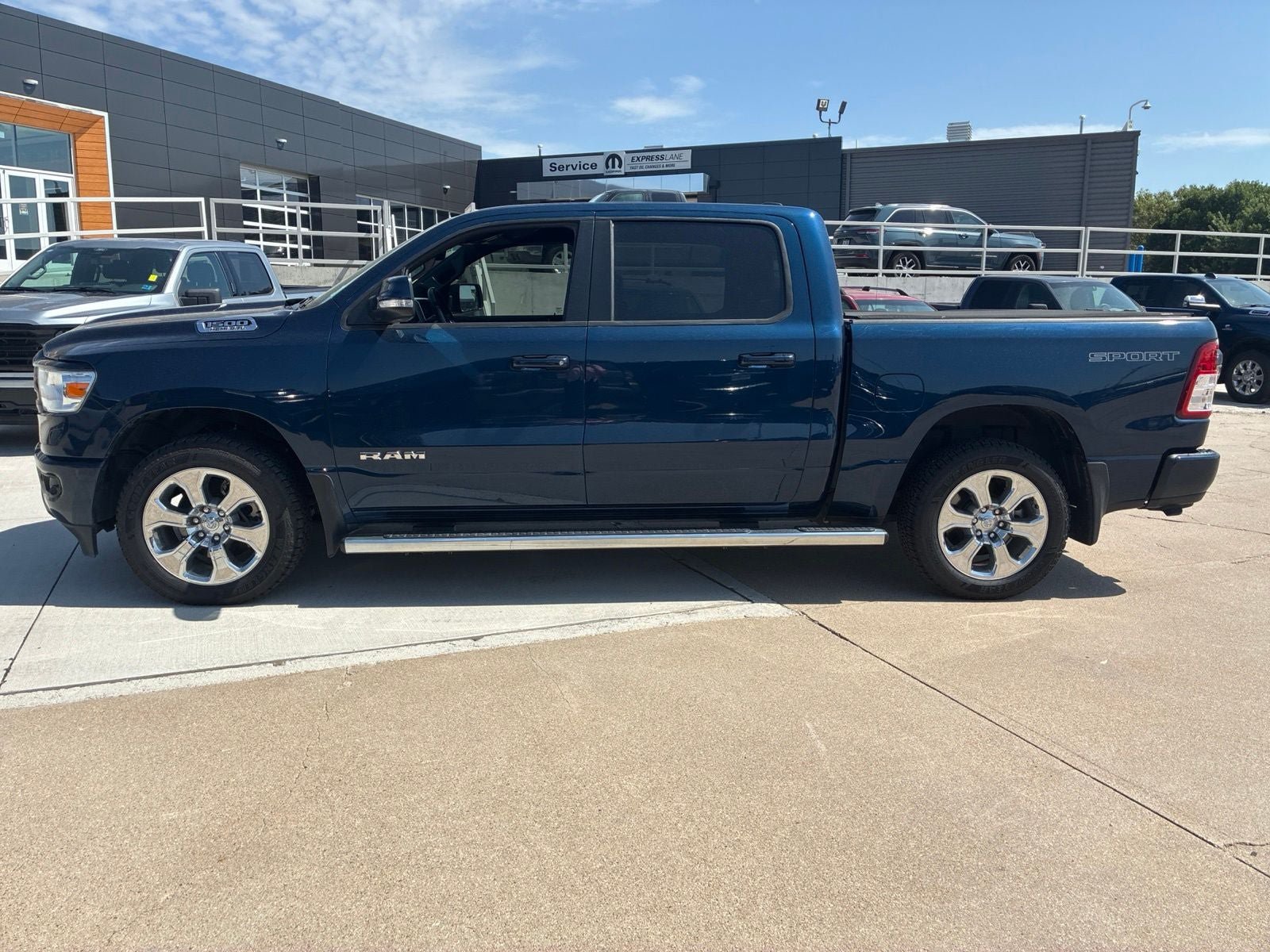 Used 2022 RAM 1500 Big Horn AWD/4WD image 2