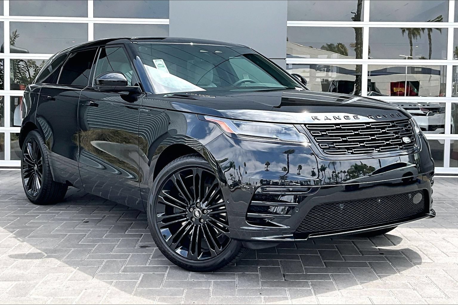 New 2026 Land Rover Range Rover Velar Dynamic SE AWD/4WD image 2