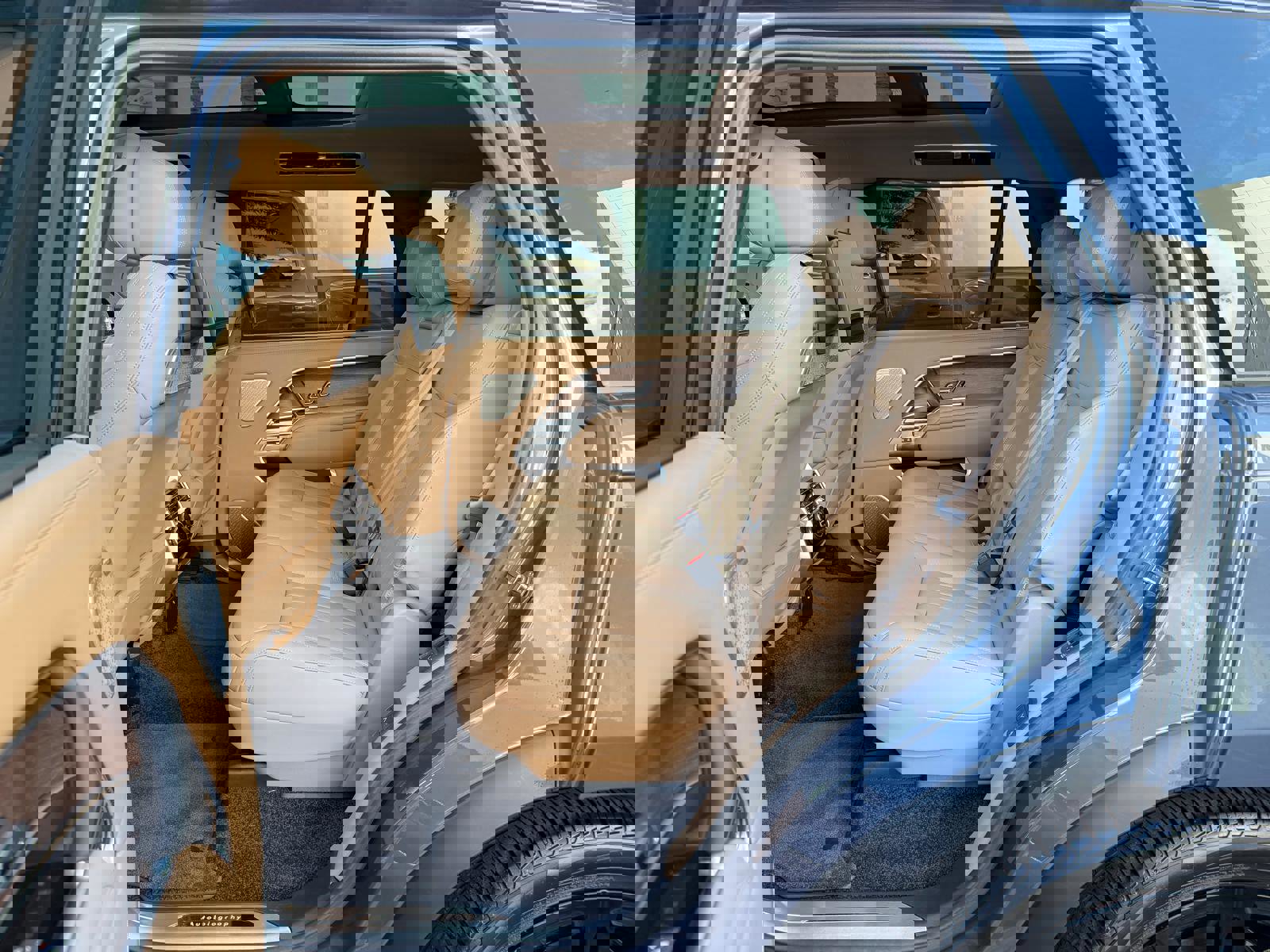 Used 2024 Land Rover Range Rover Long Wheelbase Autobiography image 48