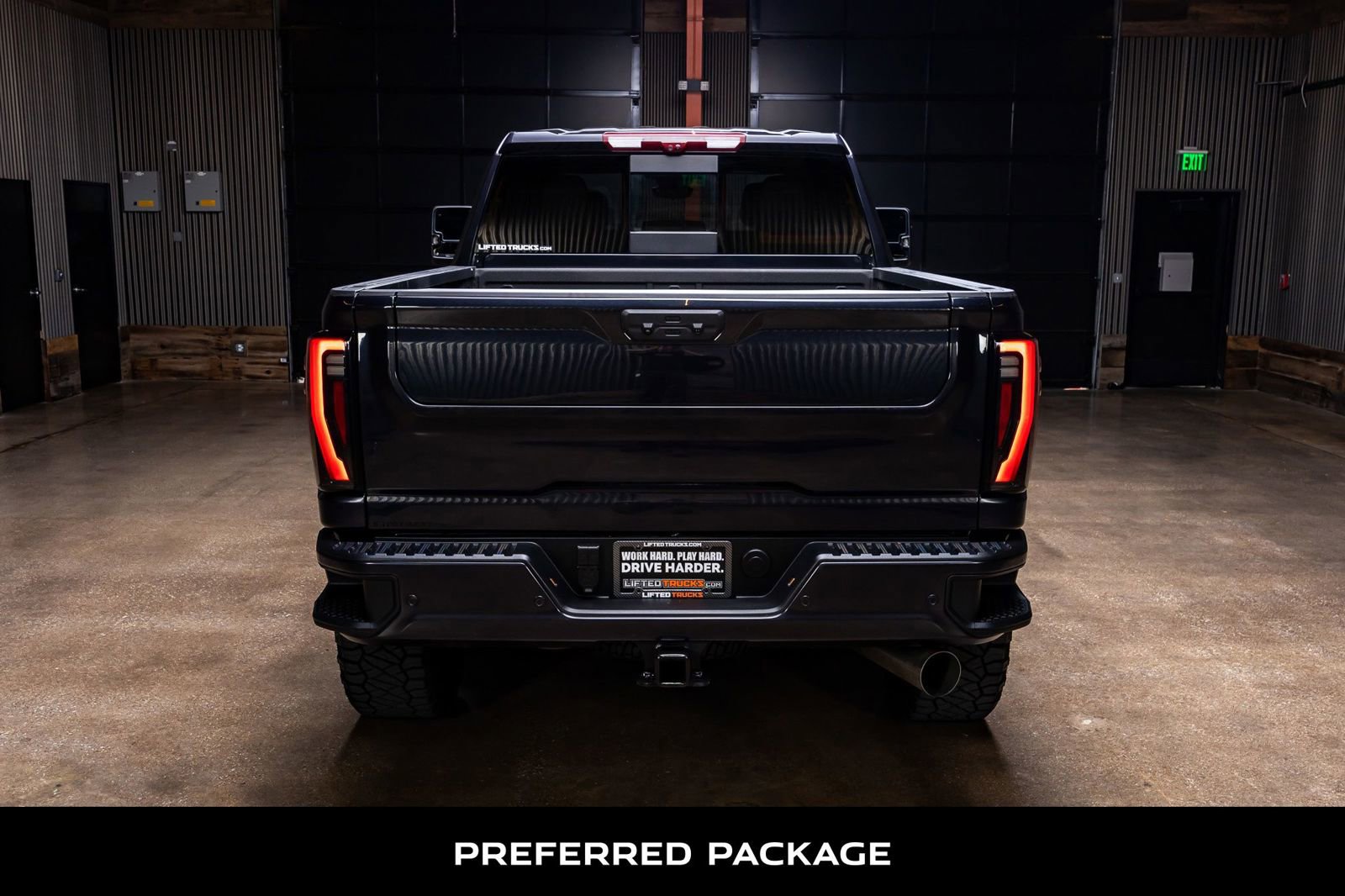 Used 2025 GMC Sierra 2500 AT4 w/ AT4 Premium Plus Package AWD/4WD image 7