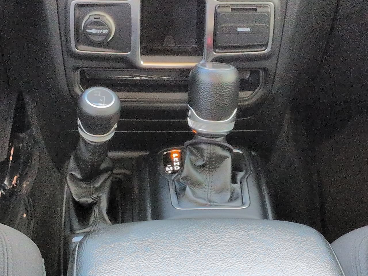Used 2023 Jeep Gladiator Sport AWD/4WD image 17