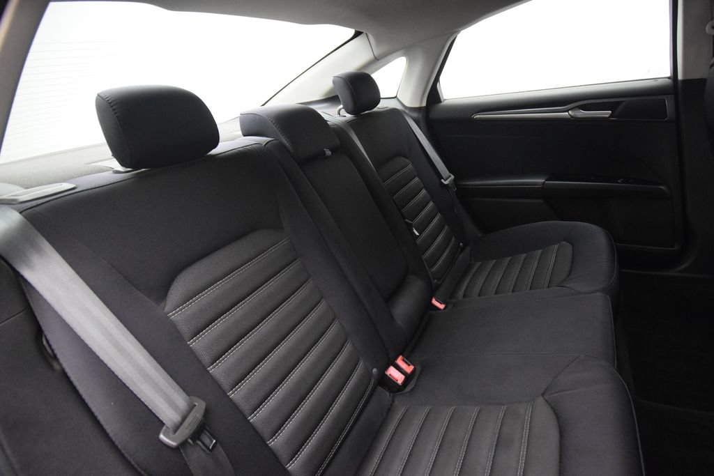 Used 2014 Ford Fusion SE FWD image 18