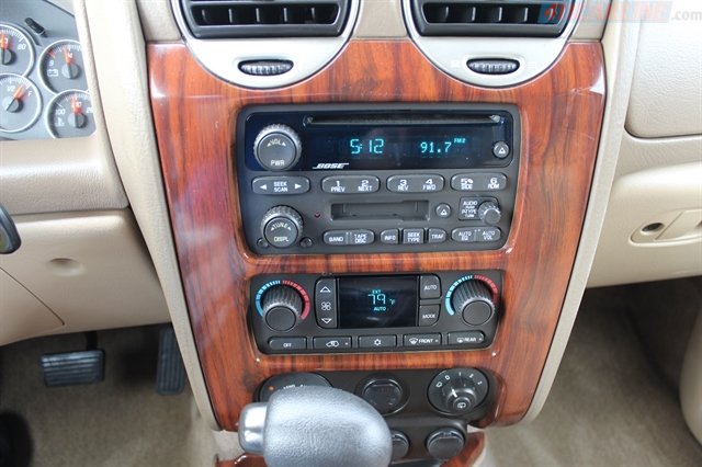 Used 2004 GMC Envoy SLT AWD/4WD image 9