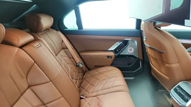 Used 2023 BMW i7 xDrive60 w/ Executive Package 2 image 26