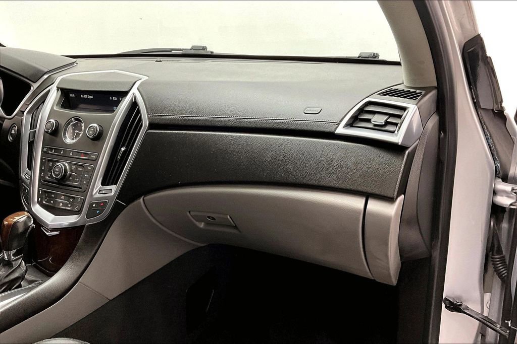 Used 2011 Cadillac SRX Luxury image 16