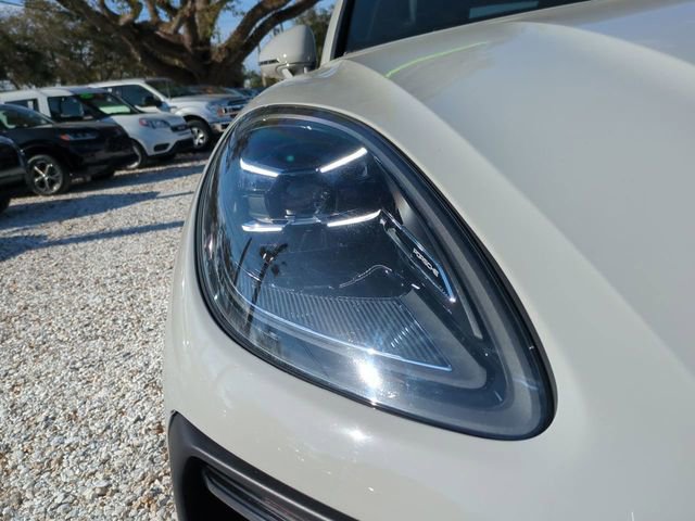 Used 2025 Porsche Macan image 9