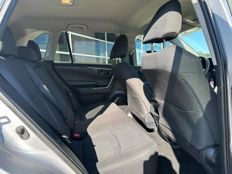 Used 2021 Toyota RAV4 LE AWD/4WD image 12