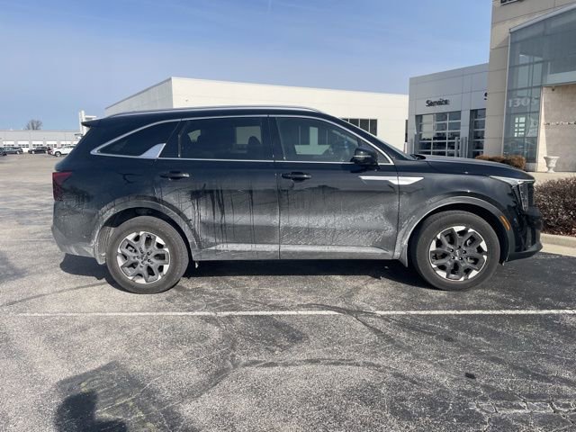 Used 2024 Kia Sorento S w/ Panoramic Sunroof Package image 2