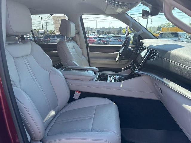 Used 2023 Jeep Wagoneer Series III w/ Convenience Group I AWD/4WD image 26