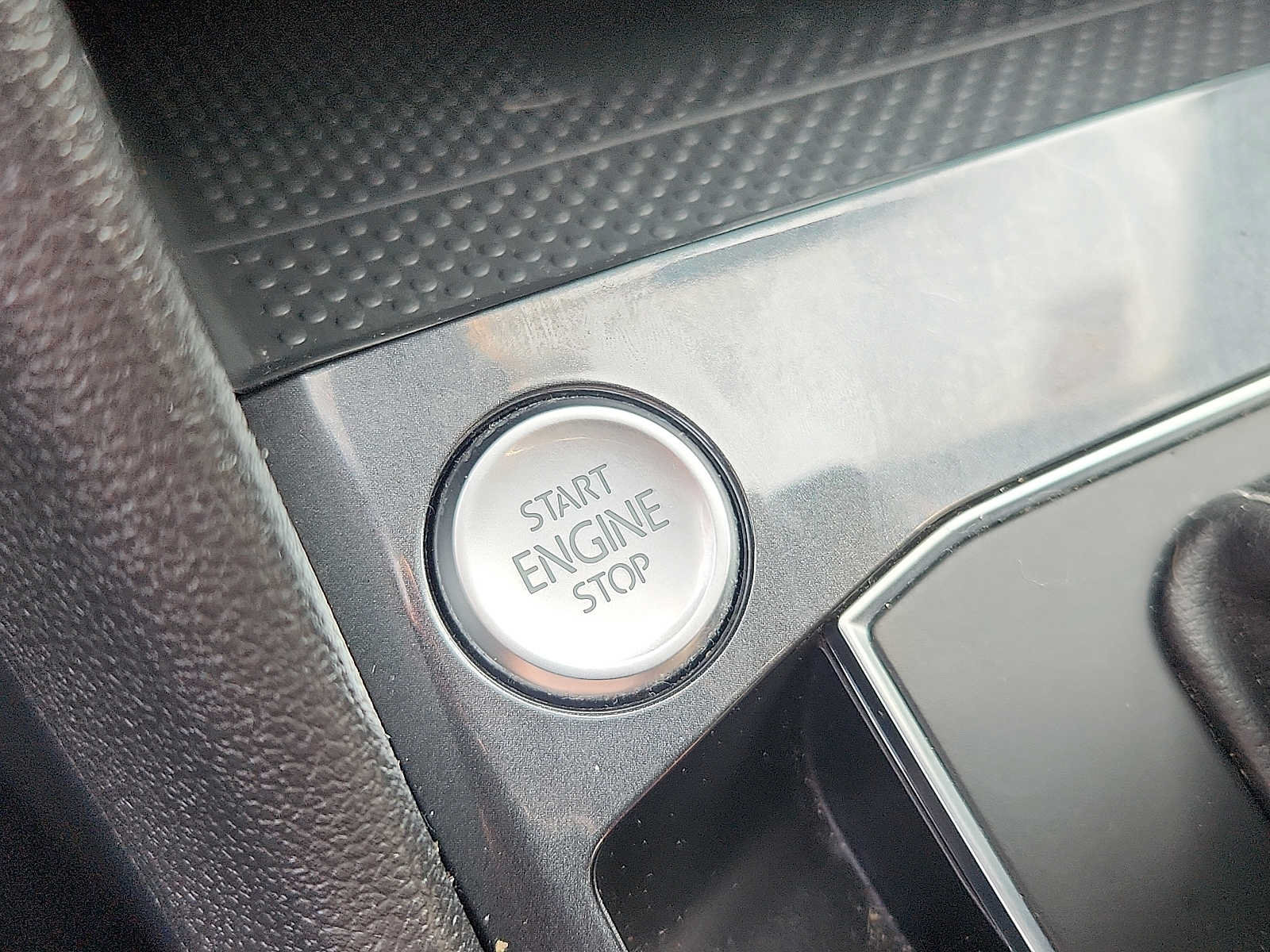 Used 2021 Volkswagen Tiguan SEL AWD/4WD image 23