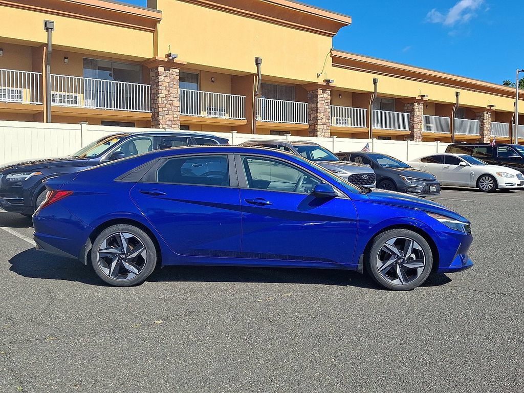 Used 2023 Hyundai Elantra SEL w/ Convenience Package FWD image 8