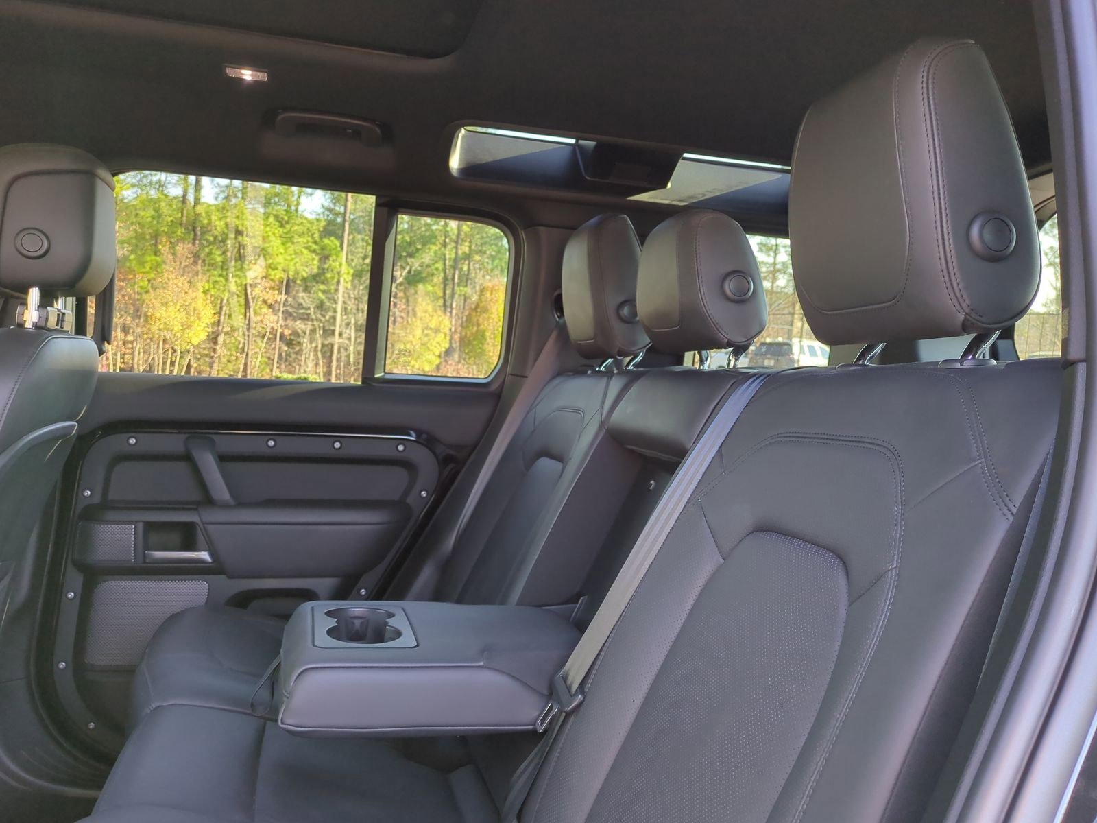 Used 2023 Land Rover Defender 110 V8 image 32