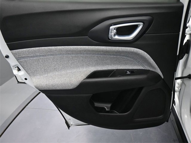 Used 2025 Jeep Compass Sport image 38