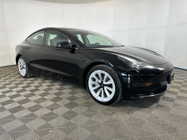 Used 2023 Tesla Model 3 Standard Range image 2