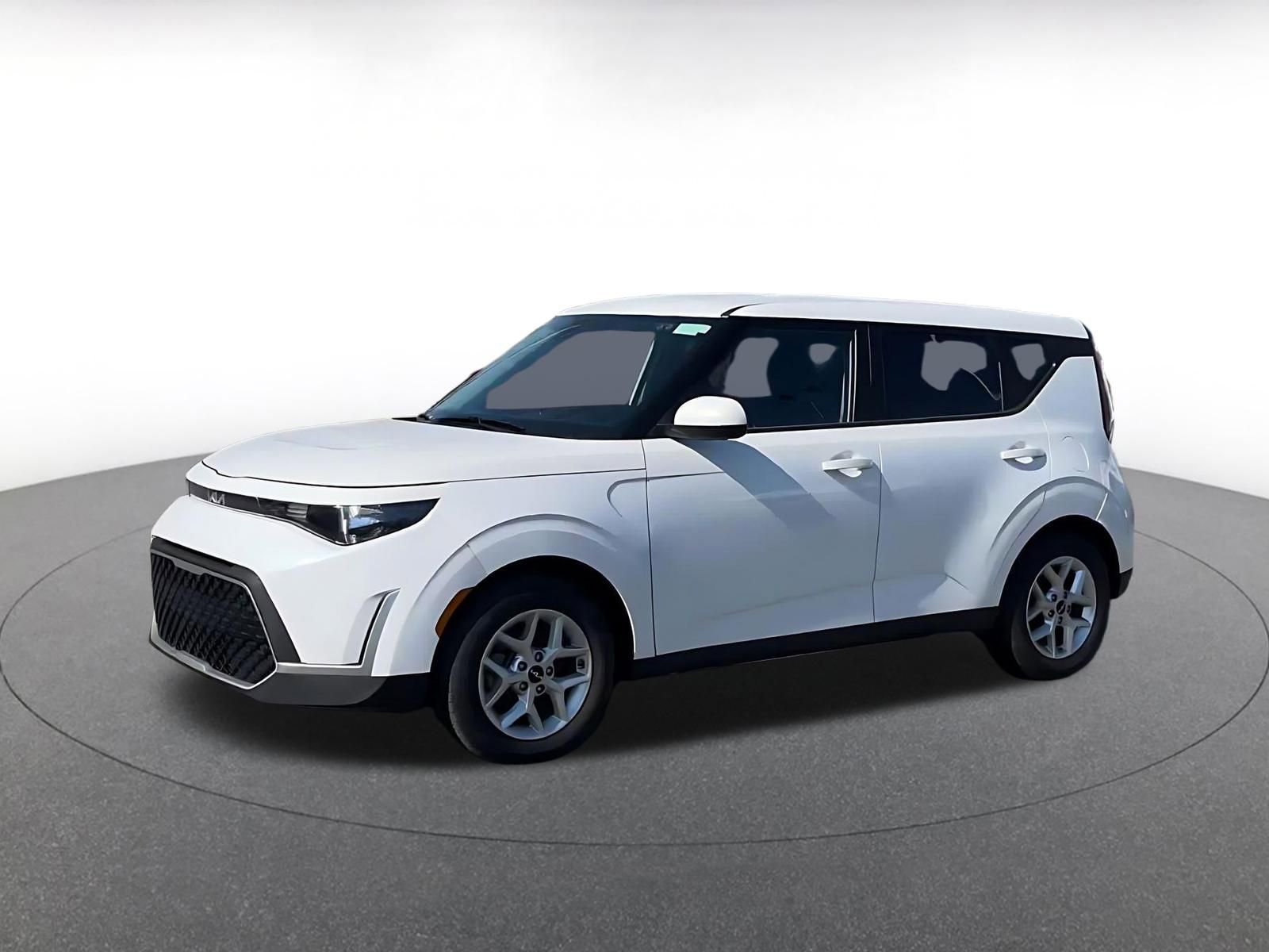 Used 2025 Kia Soul LX w/ LX Technology Package FWD image 8