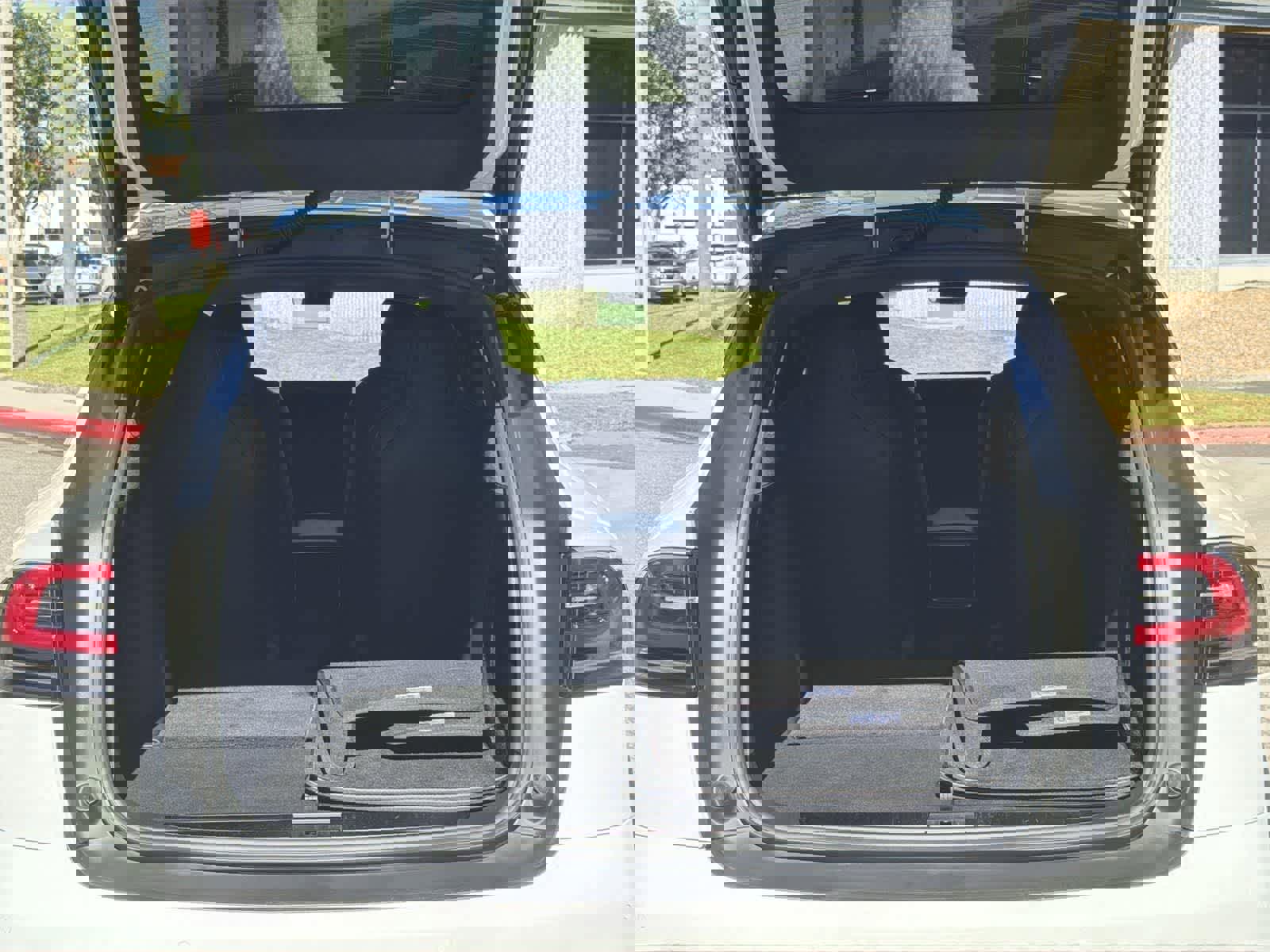 Used 2023 Tesla Model X image 32