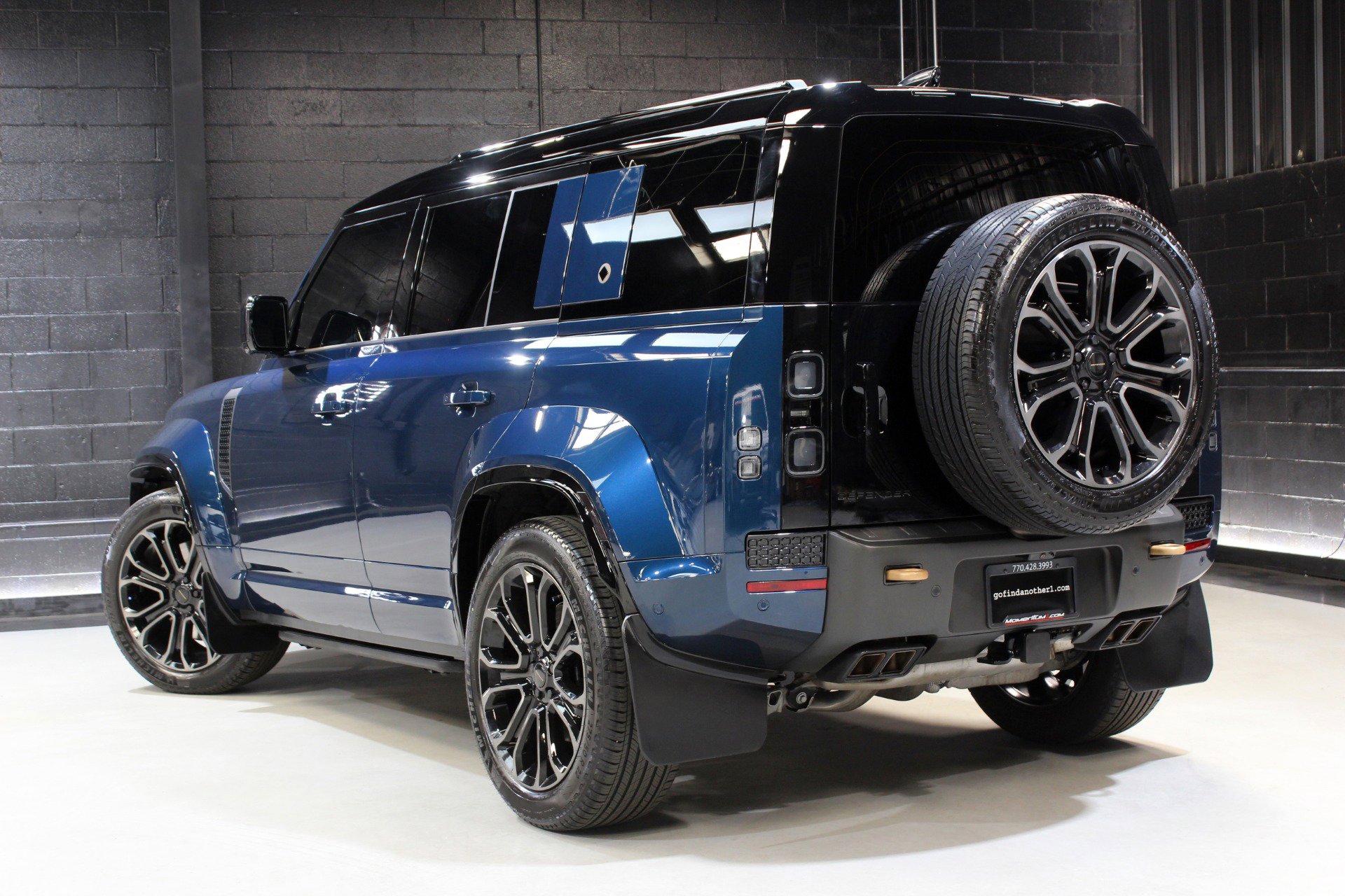 Used 2026 Land Rover Defender 110 image 12