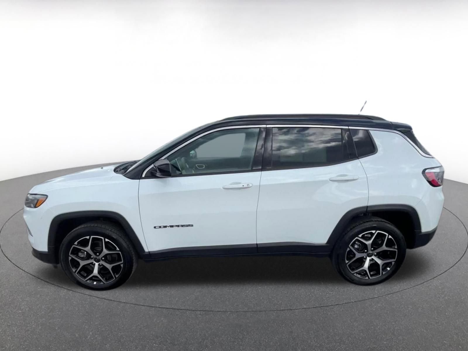 Used 2025 Jeep Compass Limited image 9