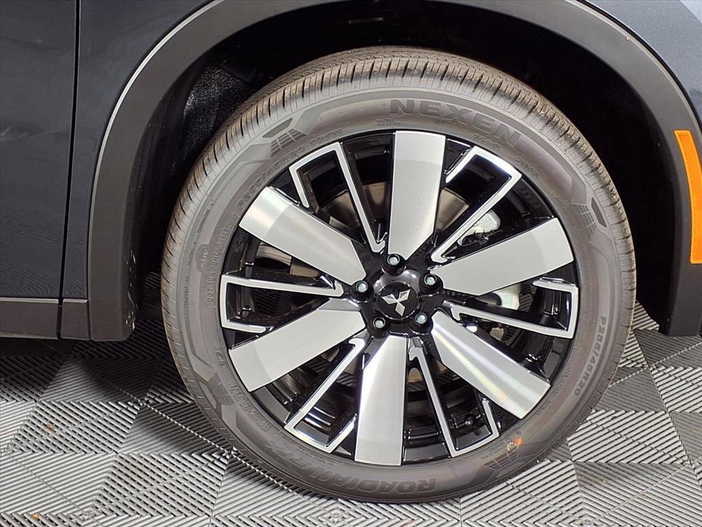 New 2025 Mitsubishi Outlander SE image 27