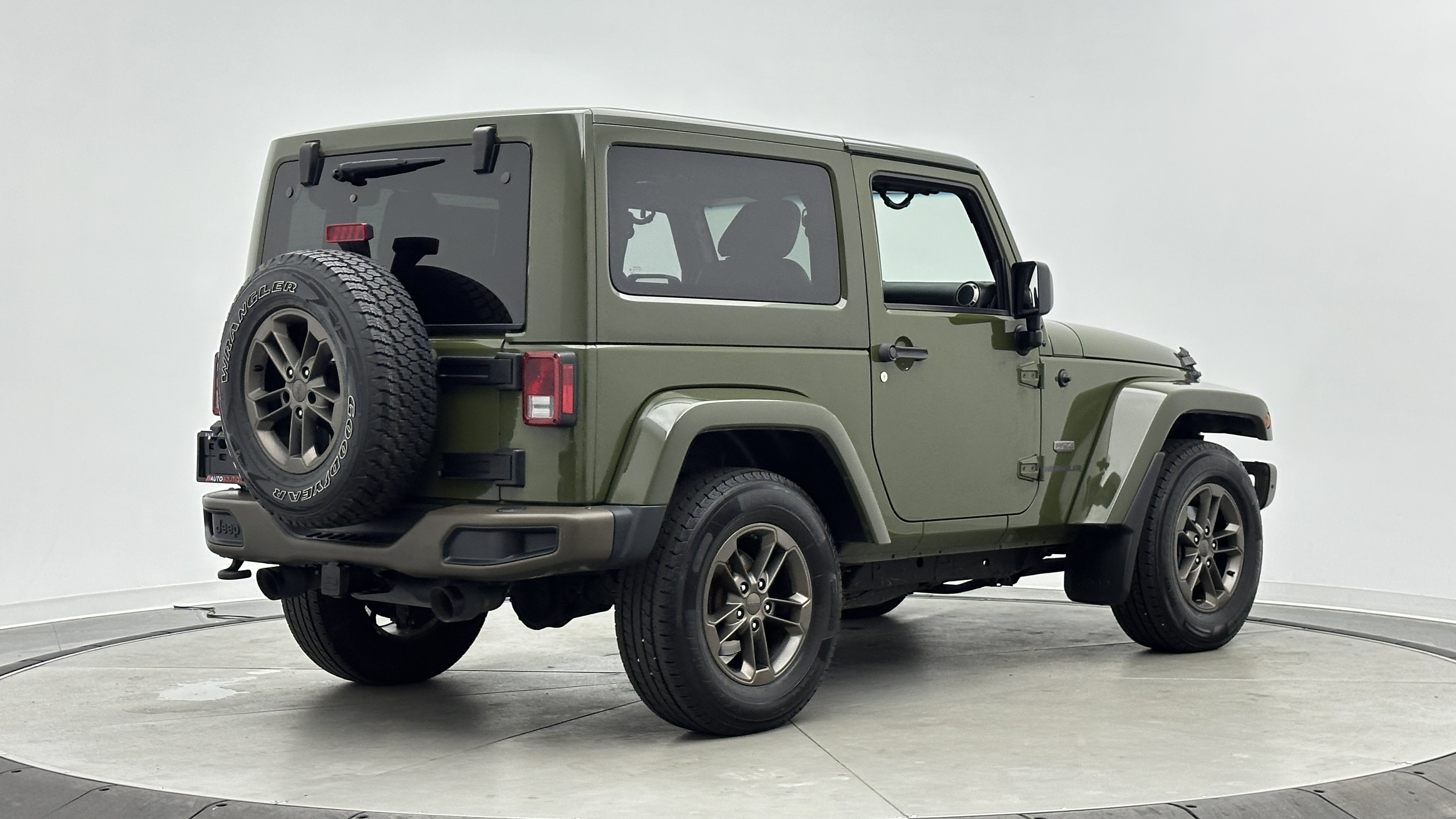 Used 2016 Jeep Wrangler Sahara AWD/4WD image 7