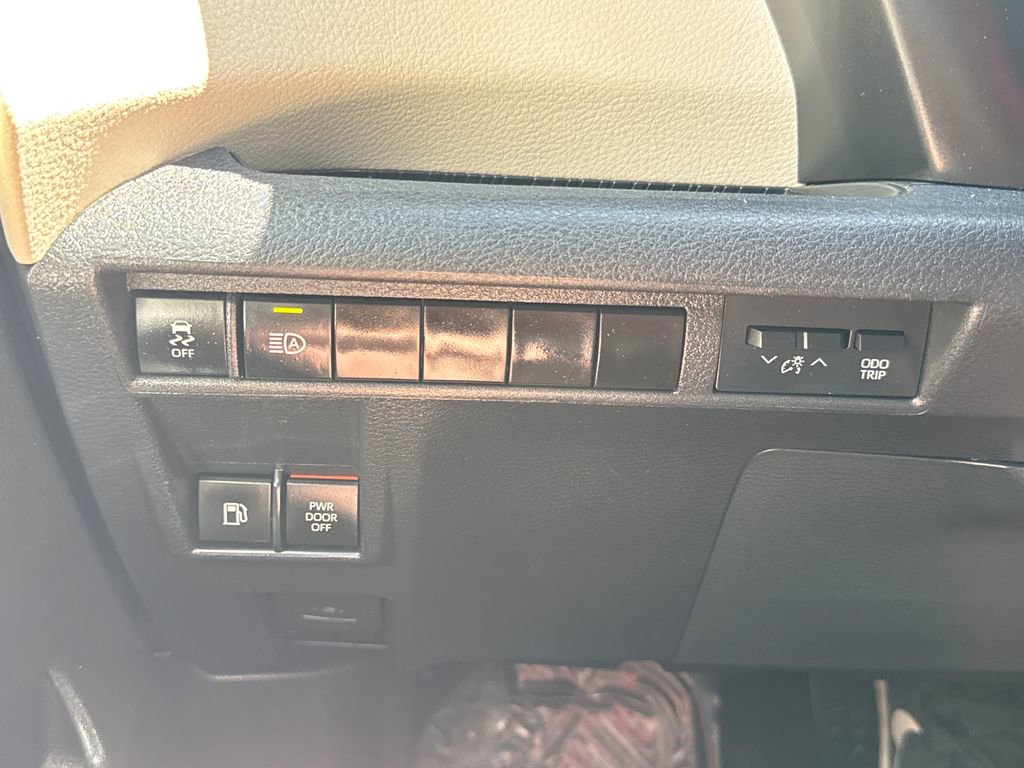 Used 2022 Toyota Sienna Limited AWD/4WD image 33