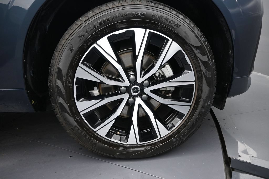 Certified 2024 Volvo XC60 B5 Core AWD/4WD image 16