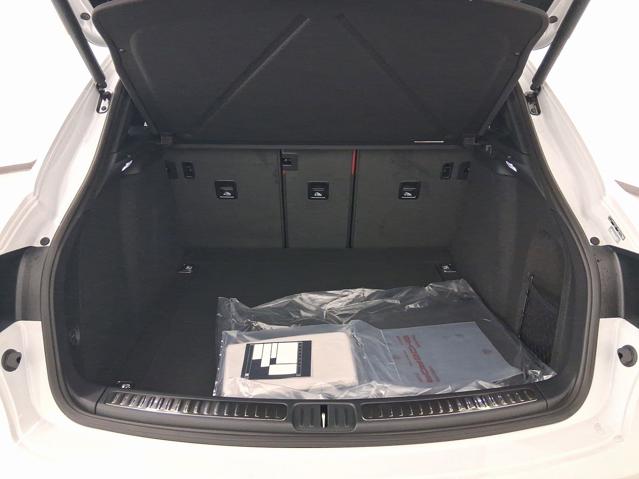 New 2026 Porsche Macan image 31