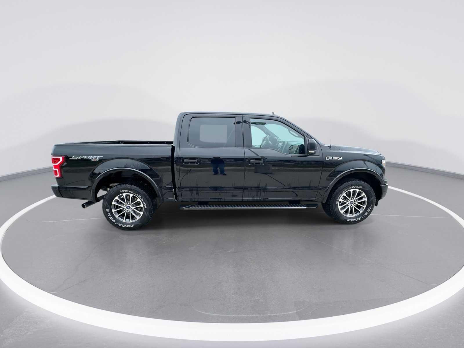 Used 2020 Ford F150 XLT w/ Equipment Group 302A Luxury AWD/4WD image 9