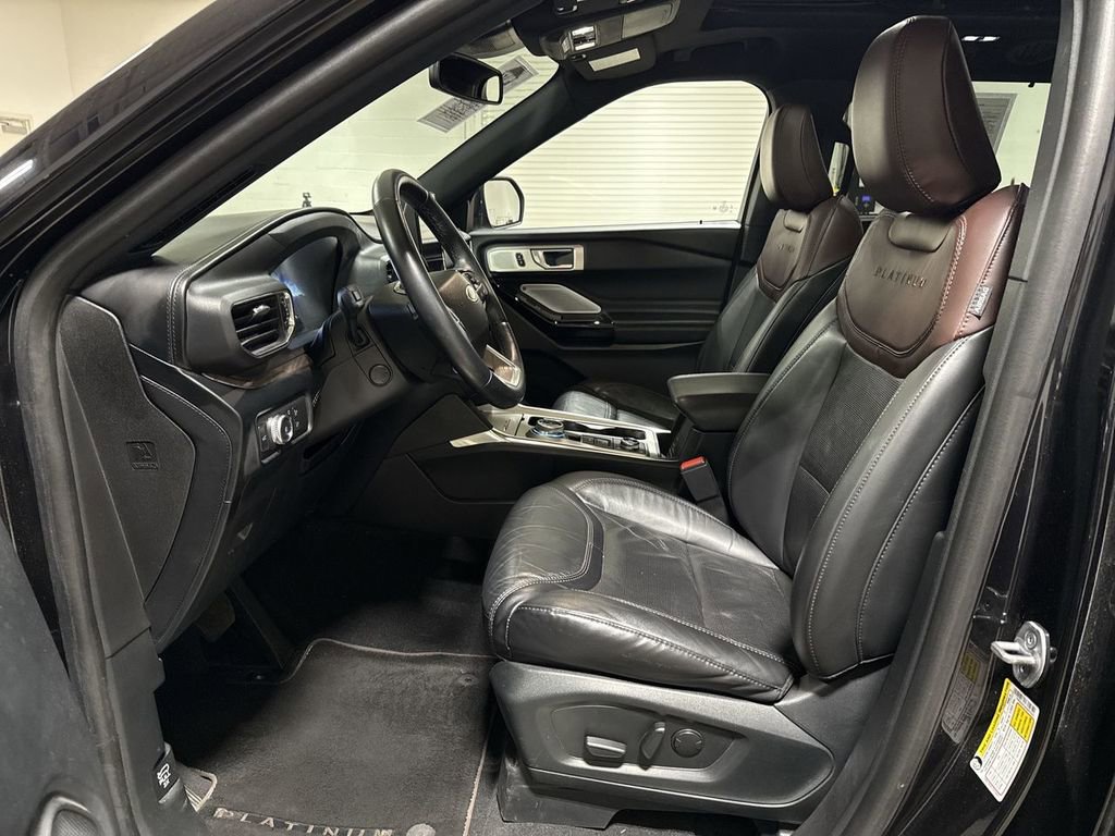 Used 2022 Ford Explorer Platinum w/ Equipment Group 601A AWD/4WD image 21