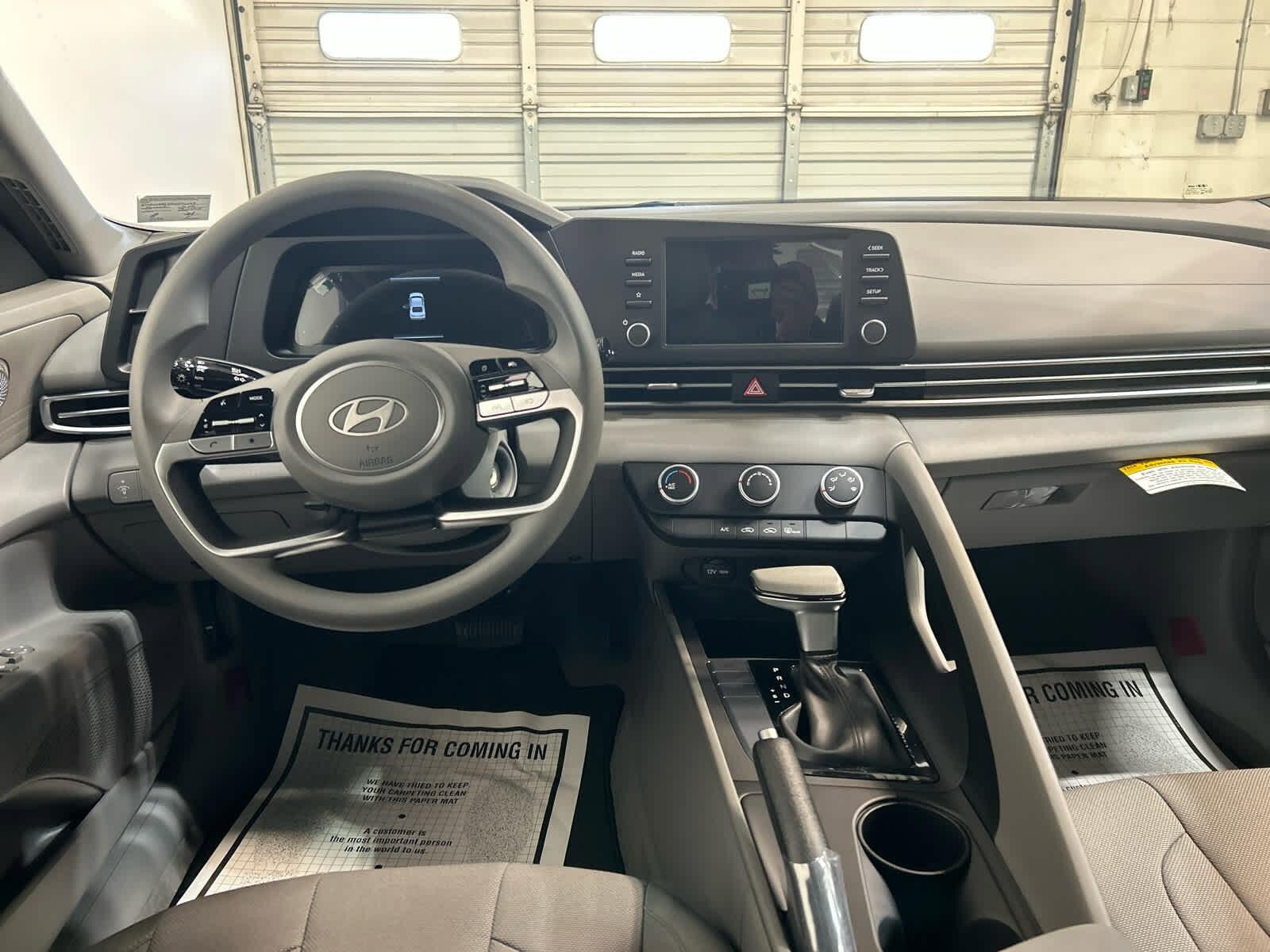 New 2026 Hyundai Elantra SE FWD image 4