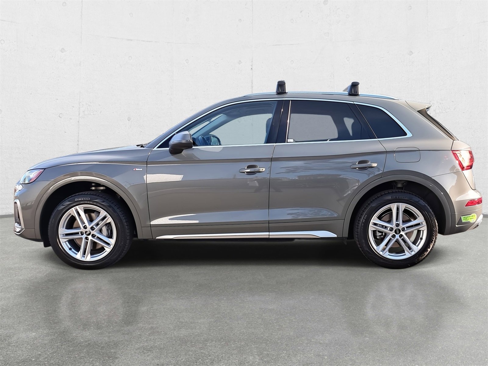 Used 2023 Audi Q5 e Premium w/ Convenience Package image 8