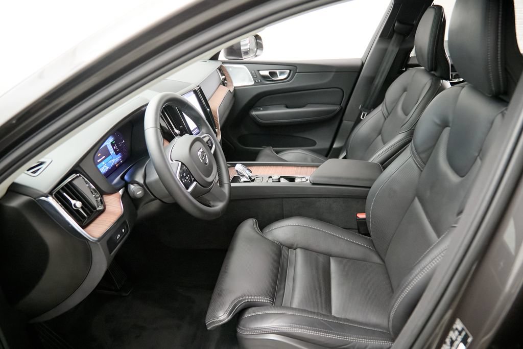 Certified 2023 Volvo XC60 T8 Ultimate w/ Climate Package AWD/4WD image 18