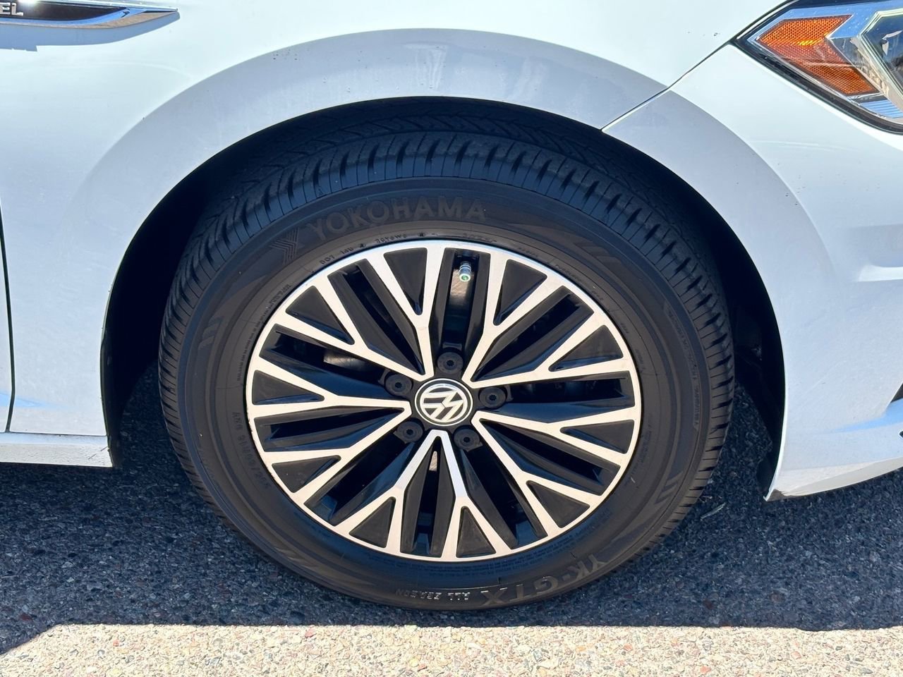 Used 2019 Volkswagen Jetta SEL w/ Cold Weather Package FWD image 8