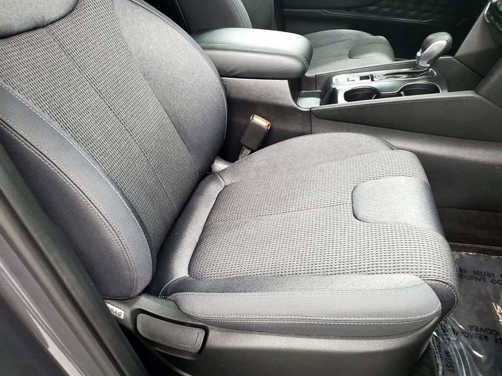 Used 2019 Hyundai Santa Fe SE image 20