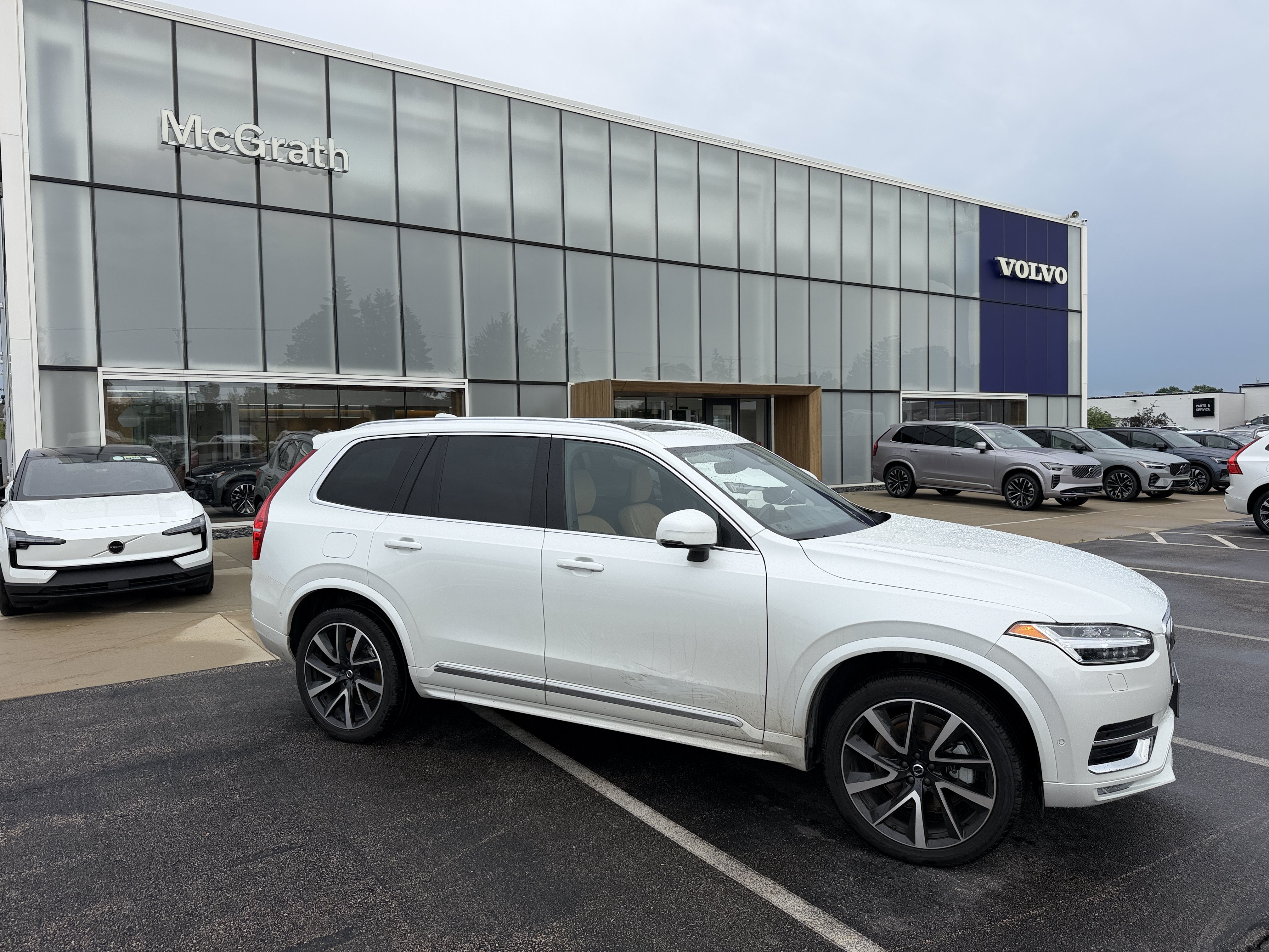 Certified 2024 Volvo XC90 B6 Ultimate w/ Protection Package Premier AWD/4WD image 3