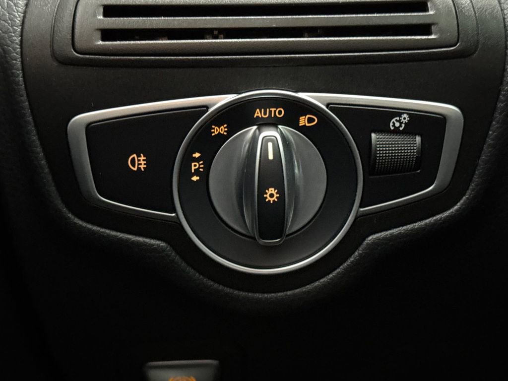 Used 2021 Mercedes-Benz GLC 300 image 27