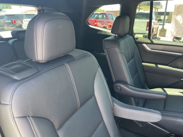 Used 2026 GMC Acadia Elevation w/ Elevation Premium Package FWD image 37