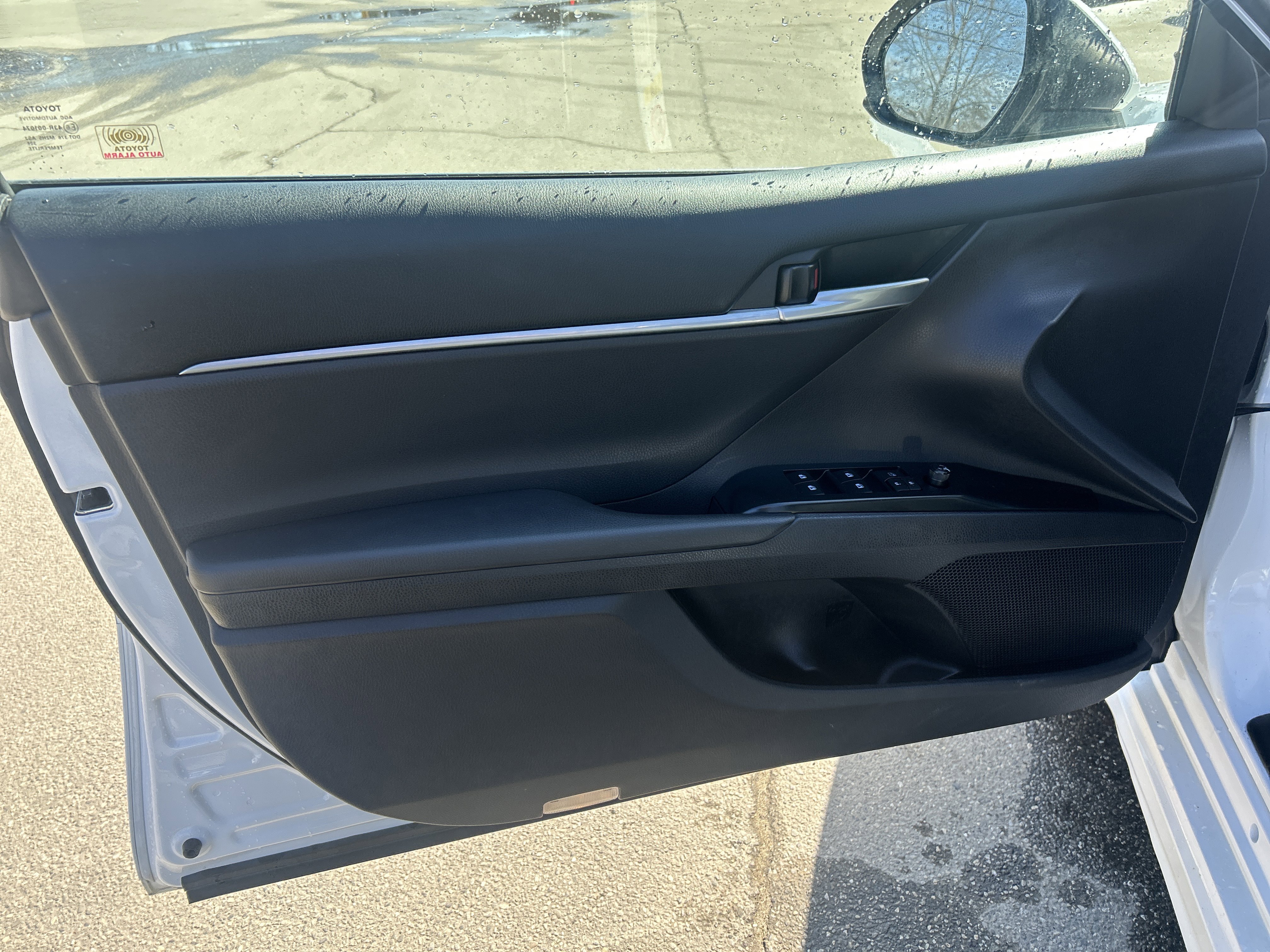 Used 2018 Toyota Camry SE w/ Moonroof Package image 15