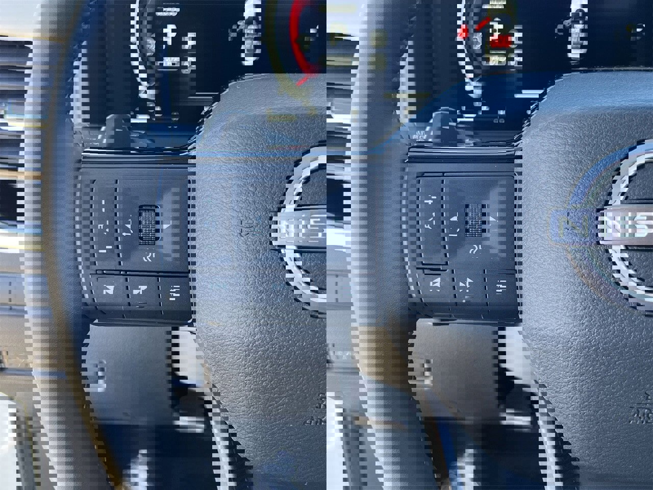 Certified 2025 Nissan Rogue SL image 10