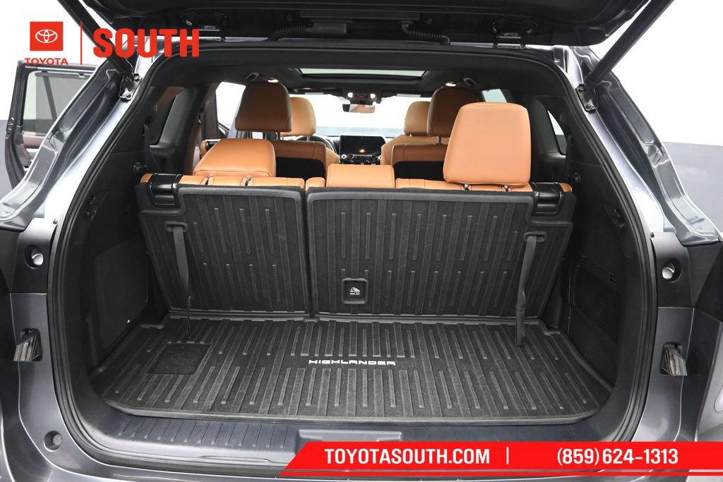 Used 2020 Toyota Highlander Platinum AWD/4WD image 29