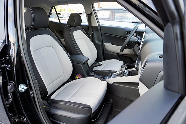 New 2026 Hyundai Venue SEL FWD image 15