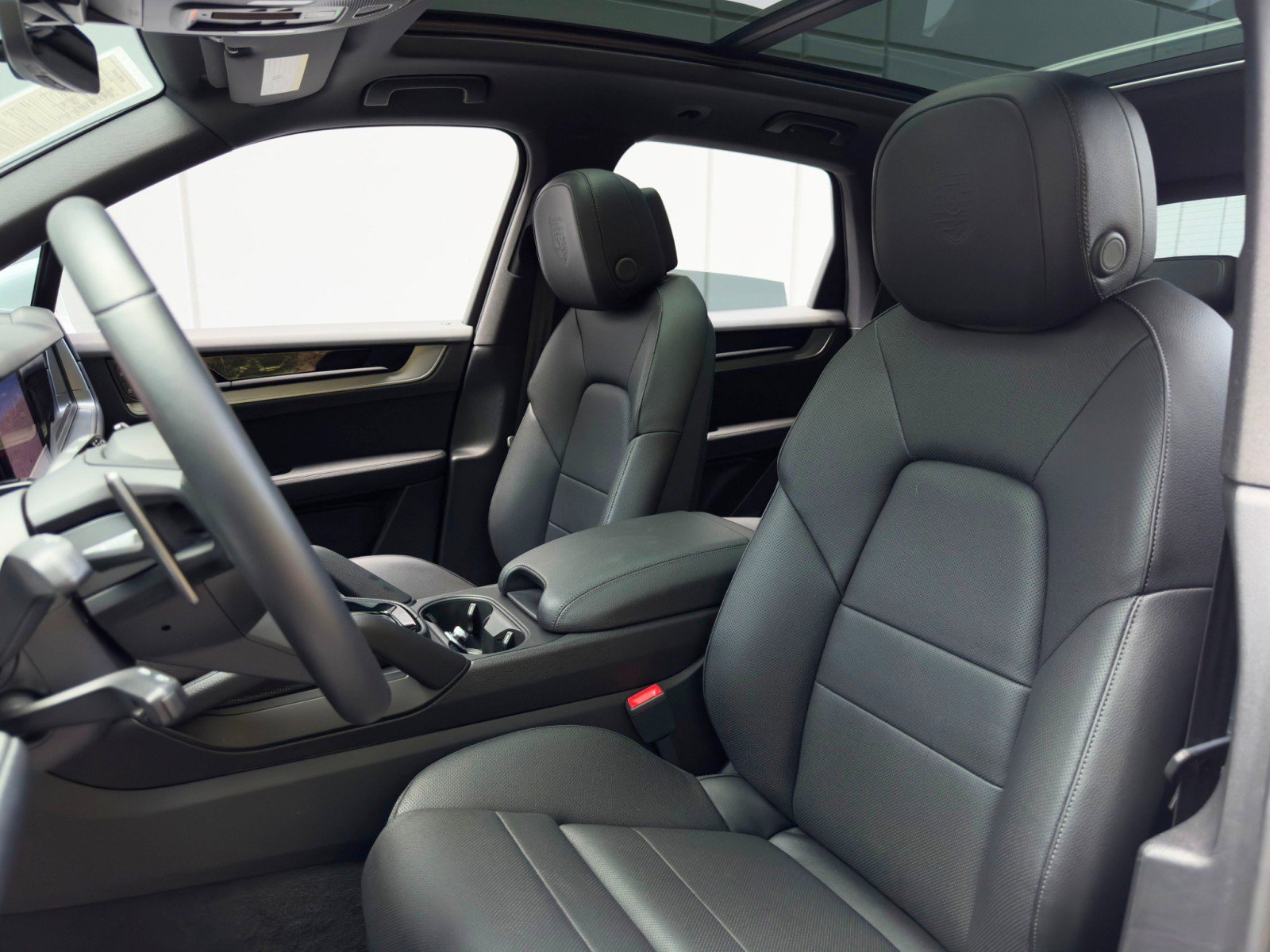 Used 2024 Porsche Cayenne S w/ Premium Package Plus image 44