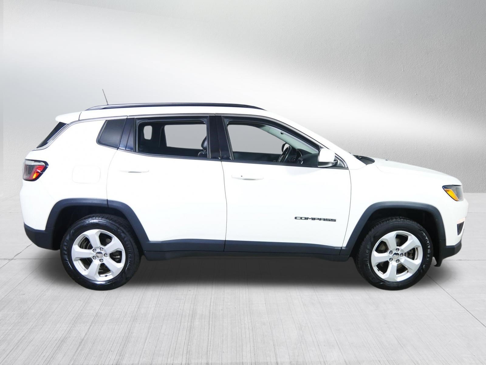 Used 2018 Jeep Compass Latitude w/ Popular Equipment Group AWD/4WD image 8