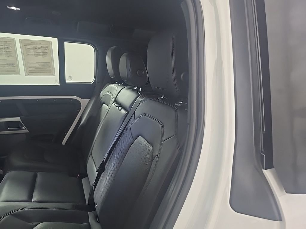 Used 2023 Land Rover Defender 110 S image 14