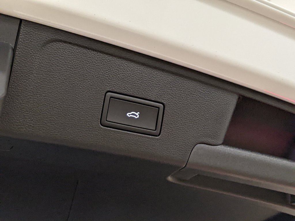 New 2026 Volkswagen Atlas Cross Sport SE image 29