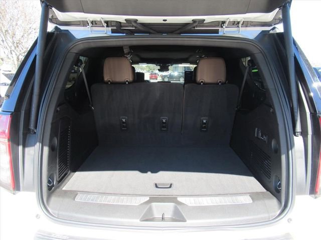 Used 2024 Chevrolet Suburban High Country w/ Advanced Technology Package image 39