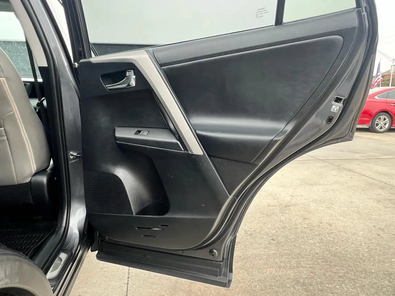 Used 2016 Toyota RAV4 XLE FWD image 34